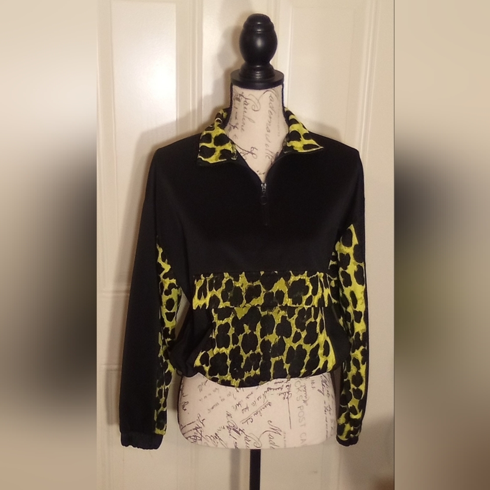 Fashion Nova Crop Sweatshirt Women Size Small Color Black And Lima Green